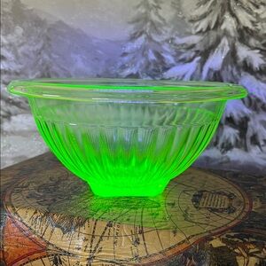 Vintage Uranium Glass Ribbed Bowl – Depression Era – Glows Under UV Blacklight